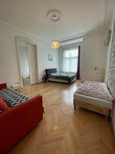White Pearl Rooms near Gozsdu