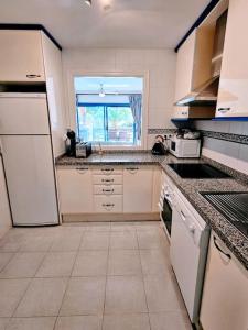 Duquesa Suites Gardens ground floor close to Port, beach