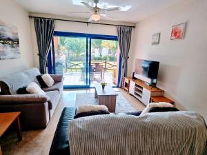 Duquesa Suites Gardens ground floor close to Port, beach