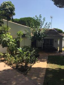 Villa Verde con Piscina a 800m de la Playa by Chiclana Dreams