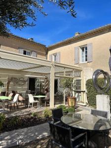 Hotels Mas des Carassins : photos des chambres