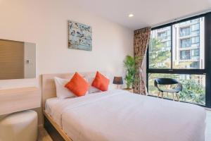 Modern Condo in Nimman (F309) by Pimolplace