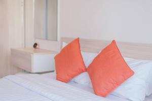 Modern Condo in Nimman (F309) by Pimolplace