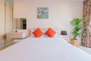 Modern Condo in Nimman (F309) by Pimolplace