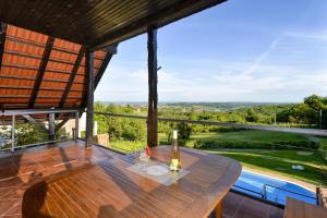 Twin Oasis Retreat with Pool & Spa - Happy Rentals 