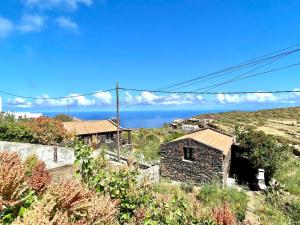 Casa rural con 2 dormitorios con altillo, barbacoa y preciosa vista, Mocanal - El Hierro