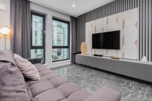 Luxurious Apartment with Two Bedrooms and Parking in Gdynia by Noclegi Renters