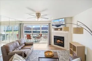 Lake Front Condo with a Balcony! - Kaiser