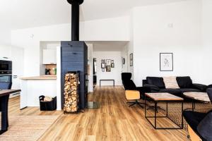 Villa Karina - Beachfront with Jacuzzi