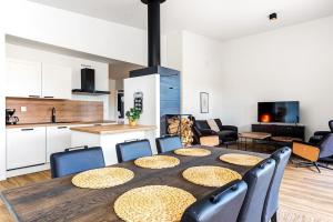 Villa Karina - Beachfront with Jacuzzi