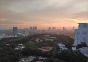 KL Art Nouveau Suite, MRT, Free Parking, Self Check In