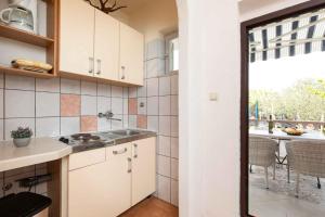 Apartment in Vrbnik - Insel Krk 13613