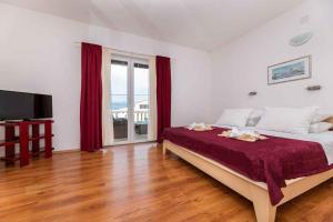 Apartments in Vrbnik/Insel Krk 13606 