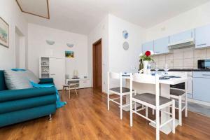 Apartments in Vrbnik/Insel Krk 13606 