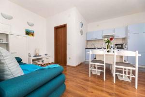 Apartments in Vrbnik - Insel Krk 13606