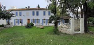 Appartements Mas du Versadou, dans un espace naturel protege, piscine couverte chauffee toute l'annee, Spa et salle de jeux : photos des chambres
