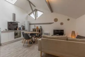 ATYPIQUE - 2 chambres avec salles de bains, cuisine équipée, parking gratuit - 卡斯特尔萨拉桑