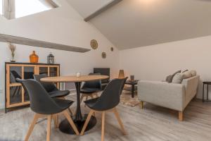 ATYPIQUE - 2 chambres avec salles de bains, cuisine équipée, parking gratuit