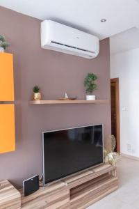 Upper Valley Mansions, No.25