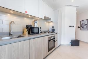 STAY BY LATINEM Luxury 2BR Holiday Home W1504 near Burj Khalifa