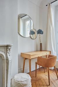 Apartment beaubourg by Studio prestige