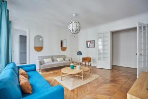 Apartment beaubourg by Studio prestige
