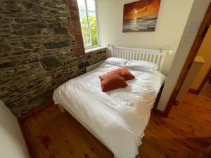 Lovely apartment overlooking the harbour and bay