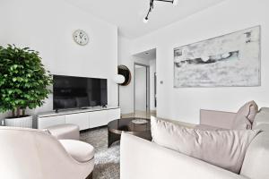 StoneTree - Luxurious with Private Beach Access