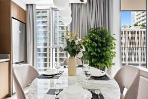 StoneTree - Luxurious with Private Beach Access