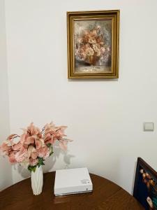 two-bedroom flat near Pompidou Centre