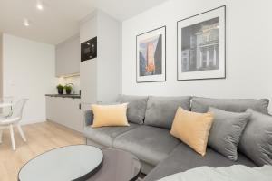 Heart of Warsaw Apartment Metro Świętokrzyska by Noclegi Renters