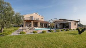 Wonderful Villa Mattuzzi with private pool near the town by WiiBuk