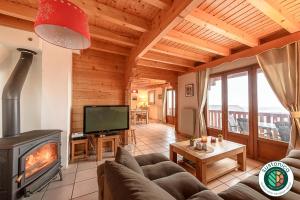 ST JORIOZ- Cosy Chalet vue lac et montagnes by LocationlacAnnecy, LLA Selections