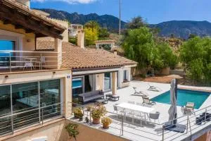 Villa Luxueuse, 2 piscines, spa et salle de sport, 5 chambres, 4 salles de bain - Pau