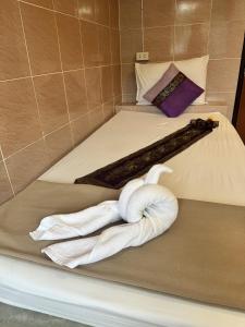 Full Moon Central Party Hotel