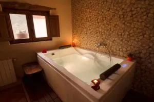 Romantic house for 2 or 4 people with jacuzzi - Huimayor