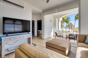 Beachfront Oasis in Cabo with Resort Amenities!