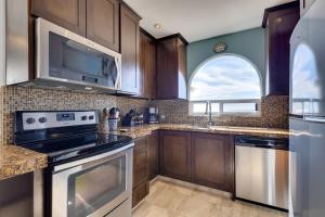 Beachfront Oasis in Cabo with Resort Amenities!