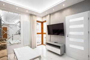 Bielany Luxury Apartment by BookingHost