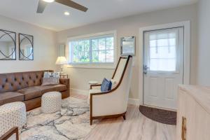 2 Blocks to Riviera Beach Upscale Condo with Patio