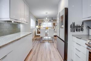 2 Blocks to Riviera Beach Upscale Condo with Patio