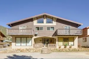 Stunning Red River Retreat Next to Ski Lift! - Questa