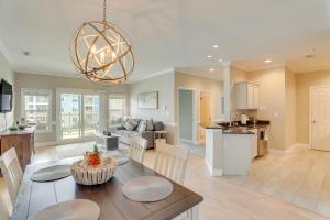 3 Mi to Folly Beach Condo with Pool Access!