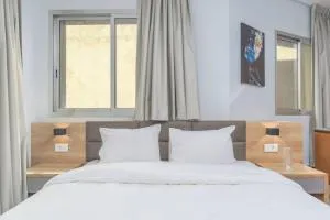 Grey 205, Modern 2 Bedroom Apartment in Awkar - Ez-Zalqa