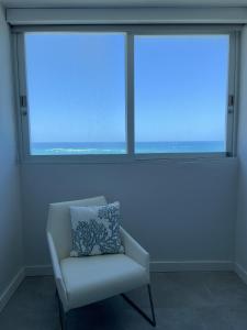 KASA Blue Ocean - 2 bed 2 bath for 4 OCEAN VIEW BALCONY BEACHFRONT CONDO POOL