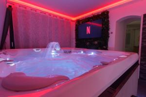 CASA AMOR & SPA, appartement suite jacuzzi & piscine chauffée