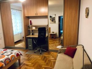 Sunny apartment. 5 minutes walk from Main Sqare.