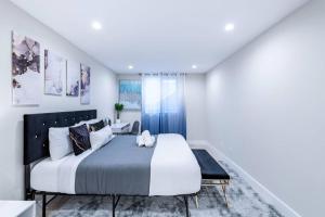 Modern 4BR Upper Unit Private Rooftop 30 Days