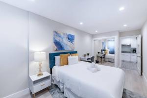 Modern 4BR Upper Unit Private Rooftop 30 Days