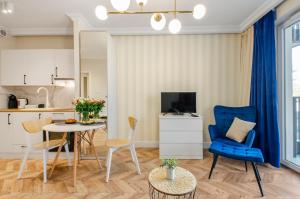 SKY Home- Blue Apartament 2 -Manufaktura, Bezpłatny Parking, Klima, Dostęp na Kod